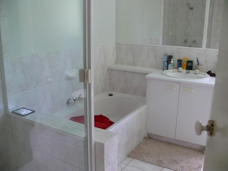 24 Wimbledon Way, Oxenford QLD 4210