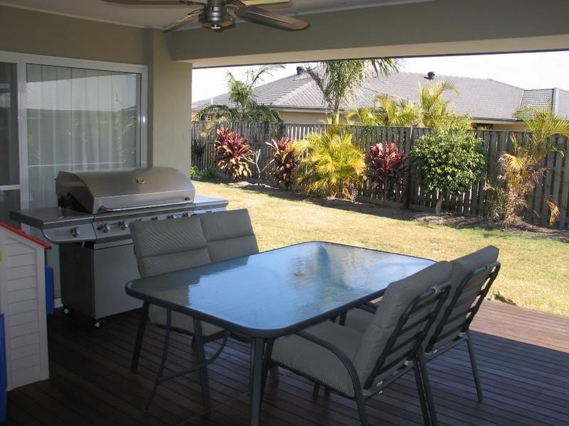 9 Villanova Avenue, Oxenford QLD 4210