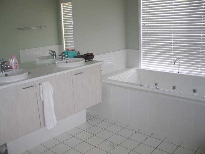 9 Villanova Avenue, Oxenford QLD 4210