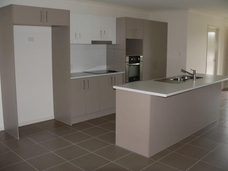 2/8 Mugello Drive, Oxenford QLD 4210