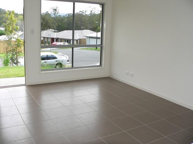 2/8 Mugello Drive, Oxenford QLD 4210