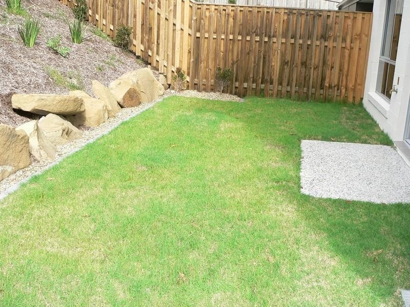 1/8 Mugello Drive, Oxenford QLD 4210