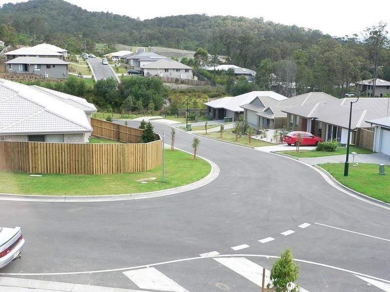 1/8 Mugello Drive, Oxenford QLD 4210