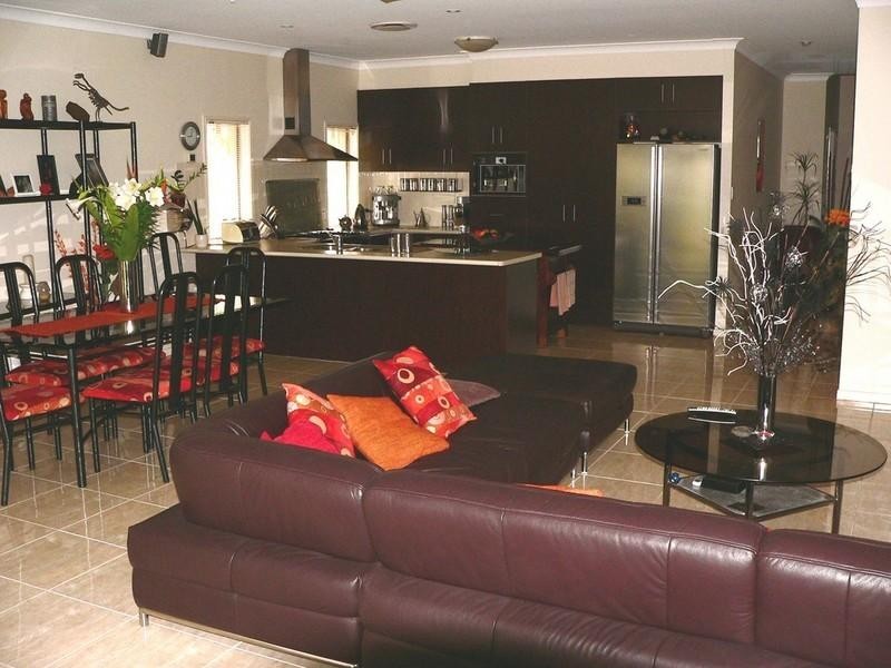 18 Irvine Street, Pacific Pines QLD 4211