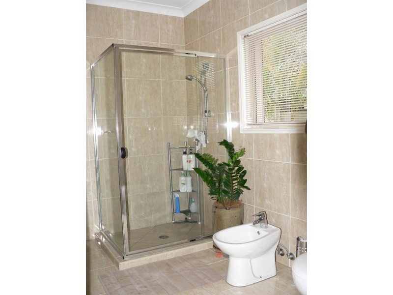 18 Irvine Street, Pacific Pines QLD 4211