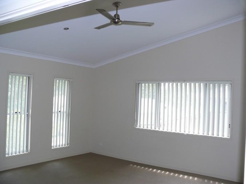 9 Lowe Court, Maudsland QLD 4210