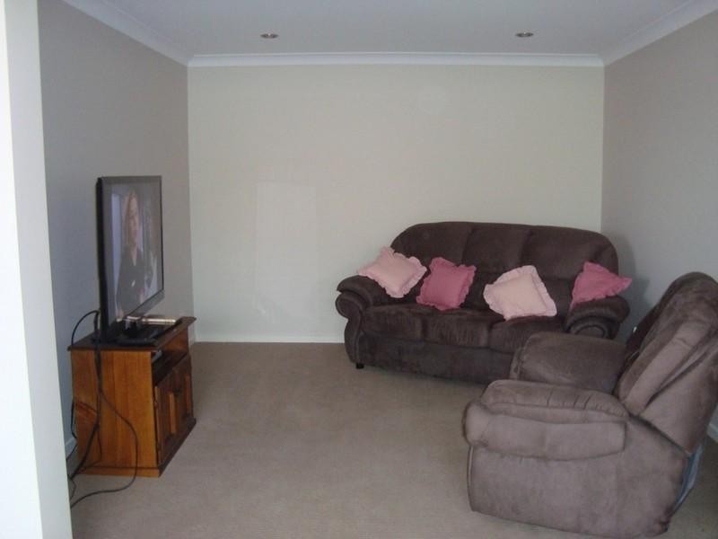 11 Kabi Place, Pacific Pines QLD 4211