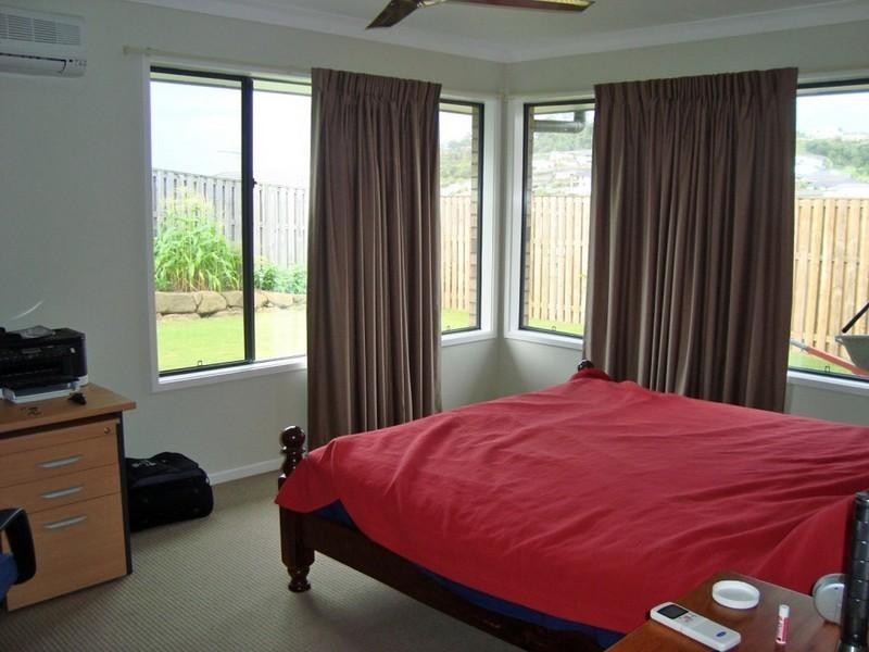 11 Kabi Place, Pacific Pines QLD 4211