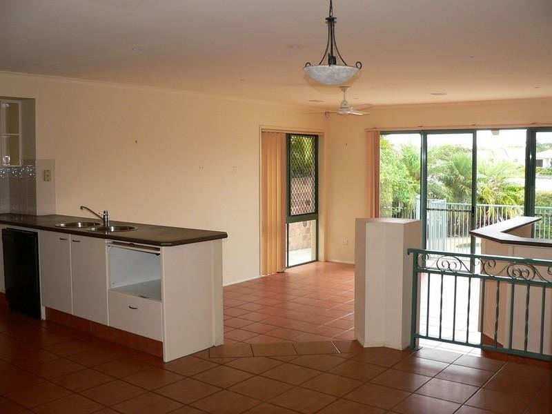 17 Westlake Court, Helensvale QLD 4212