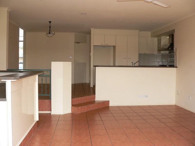 17 Westlake Court, Helensvale QLD 4212