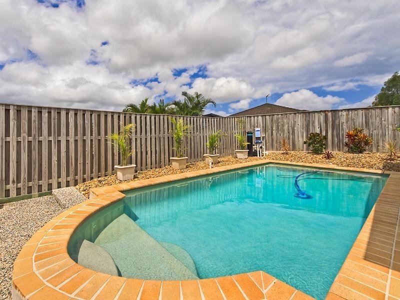 14 Tuggeranong Avenue, Pacific Pines QLD 4211