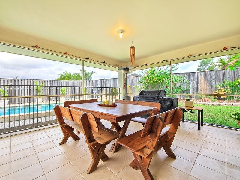 14 Tuggeranong Avenue, Pacific Pines QLD 4211