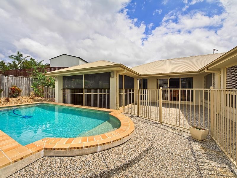 14 Tuggeranong Avenue, Pacific Pines QLD 4211