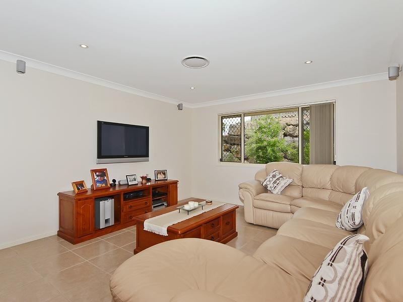 14 Tuggeranong Avenue, Pacific Pines QLD 4211