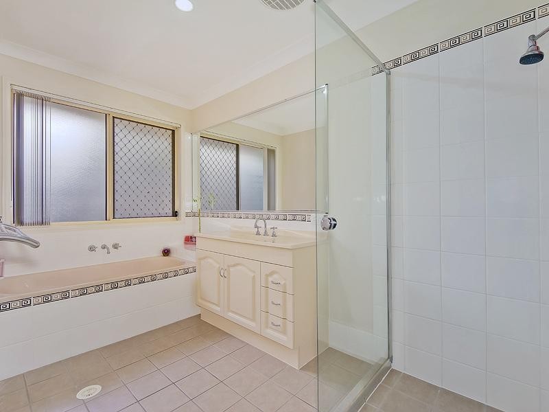 14 Tuggeranong Avenue, Pacific Pines QLD 4211