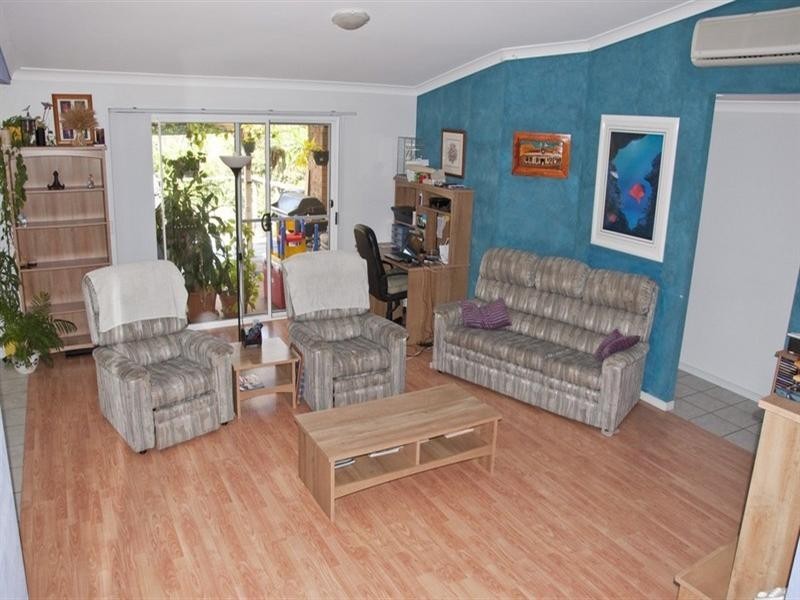 8 Nandi Terrace, Pacific Pines QLD 4211