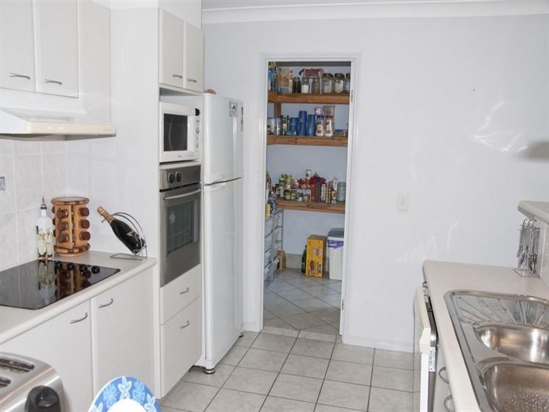 8 Nandi Terrace, Pacific Pines QLD 4211