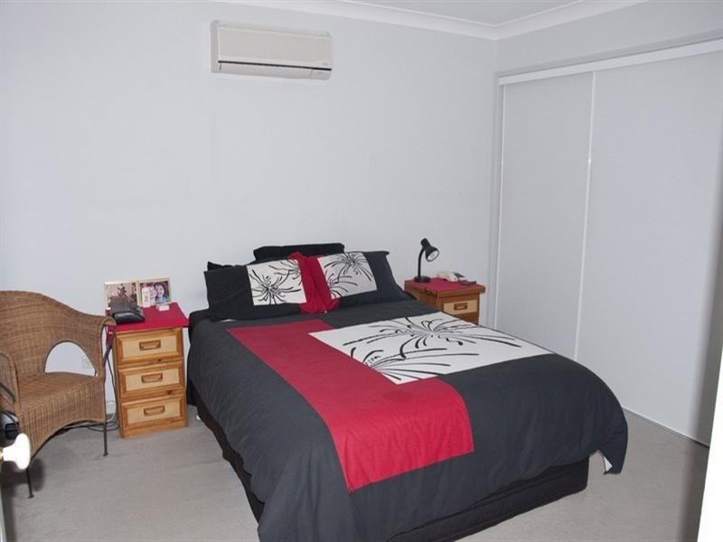 8 Nandi Terrace, Pacific Pines QLD 4211