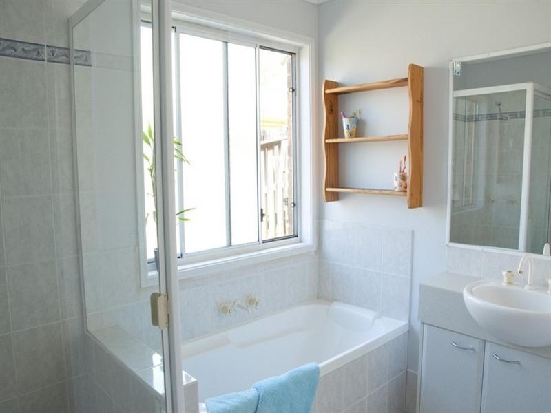 8 Nandi Terrace, Pacific Pines QLD 4211