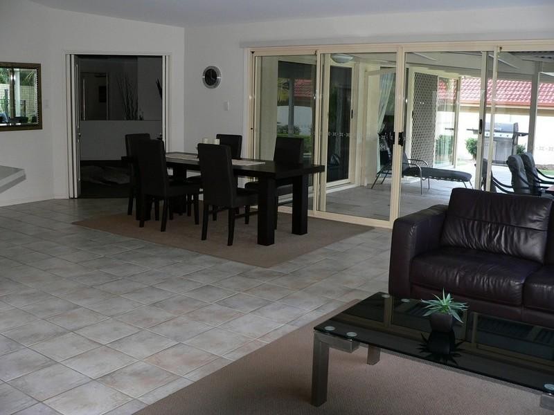 15 Pearson Close, Arundel QLD 4214