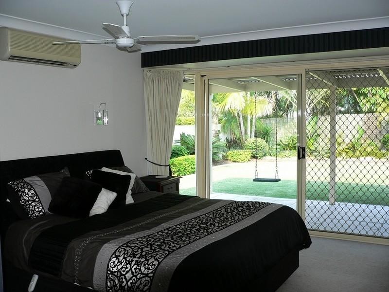 15 Pearson Close, Arundel QLD 4214