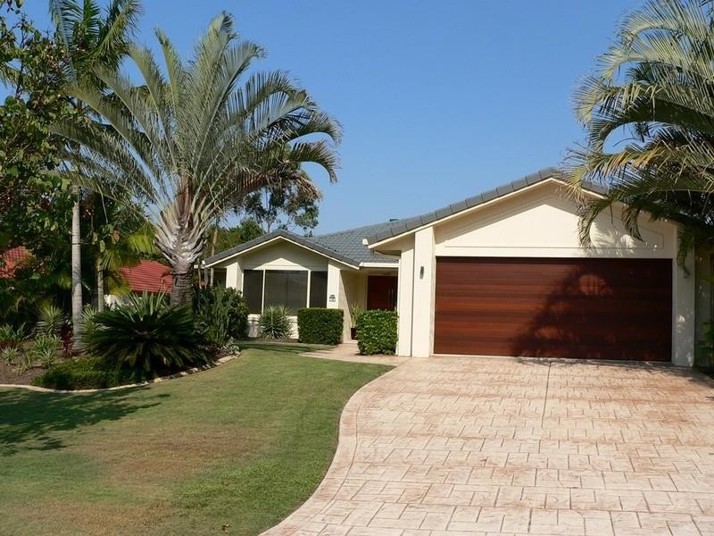 15 Pearson Close, Arundel QLD 4214