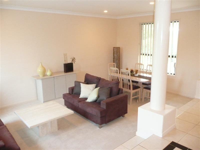 10 Mackellar Rise, Maudsland QLD 4210