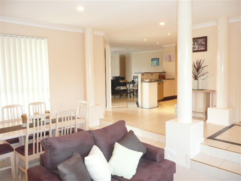 10 Mackellar Rise, Maudsland QLD 4210