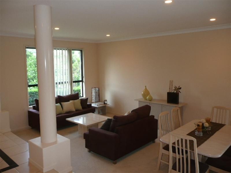 10 Mackellar Rise, Maudsland QLD 4210