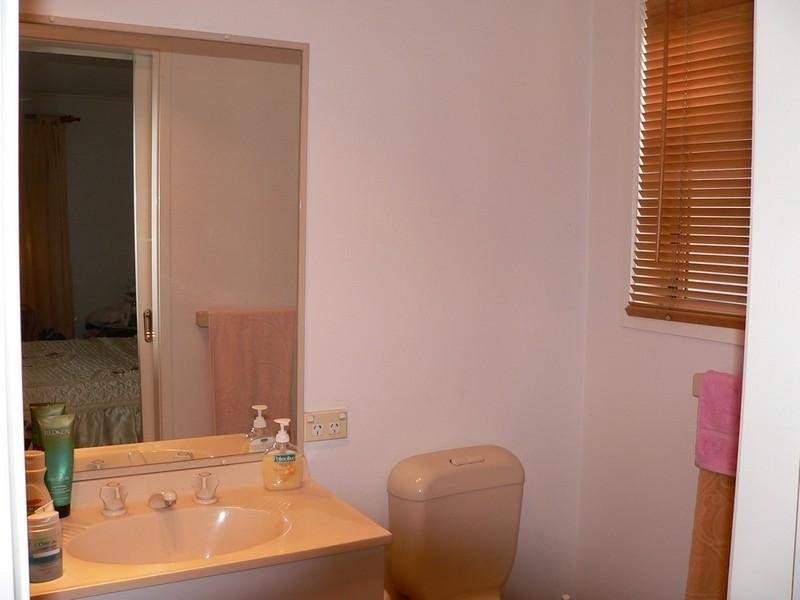 7 Avon Court, Pacific Pines QLD 4211