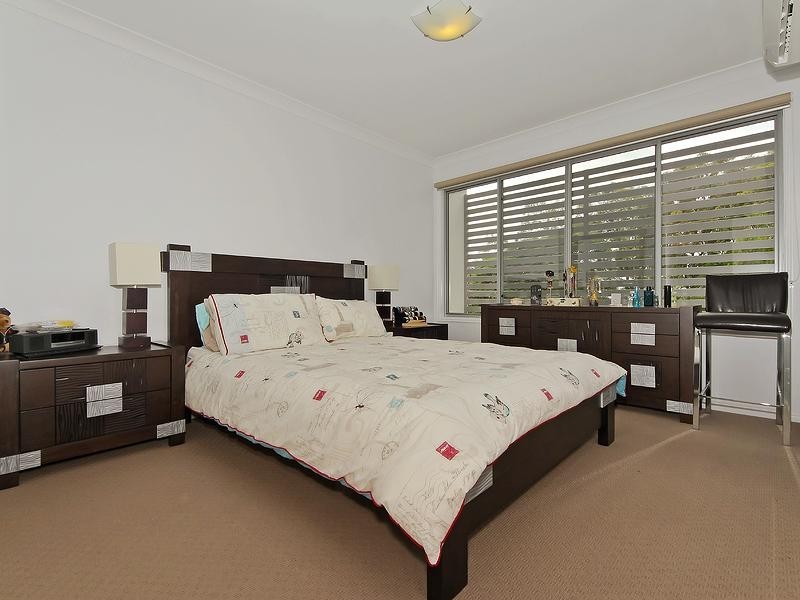 2/430 Pine Ridge Road, Coombabah QLD 4216
