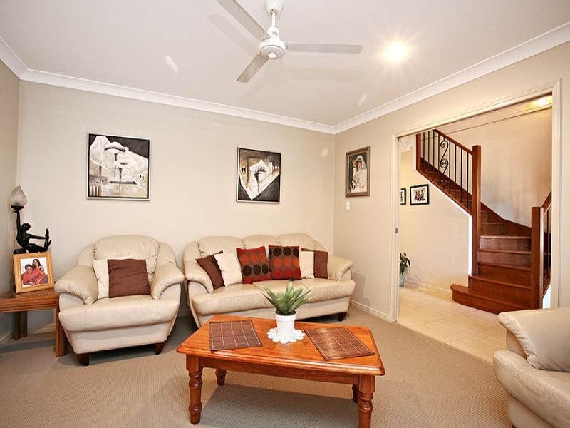 17 Caragh Crescent, Oxenford QLD 4210