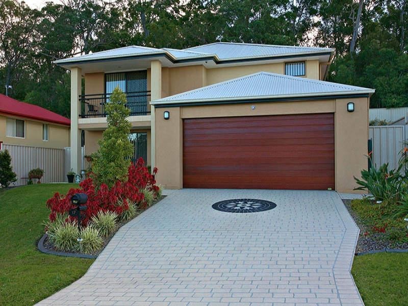 17 Caragh Crescent, Oxenford QLD 4210
