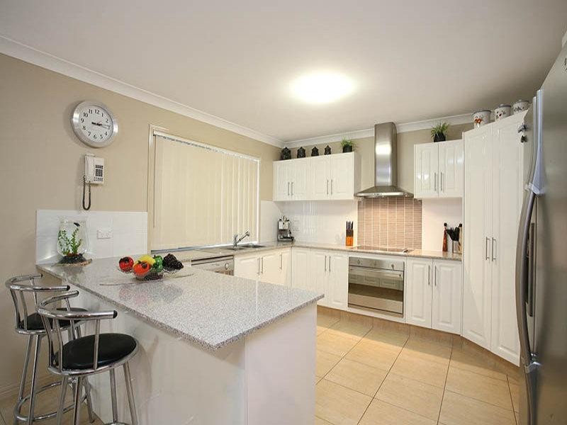 17 Caragh Crescent, Oxenford QLD 4210