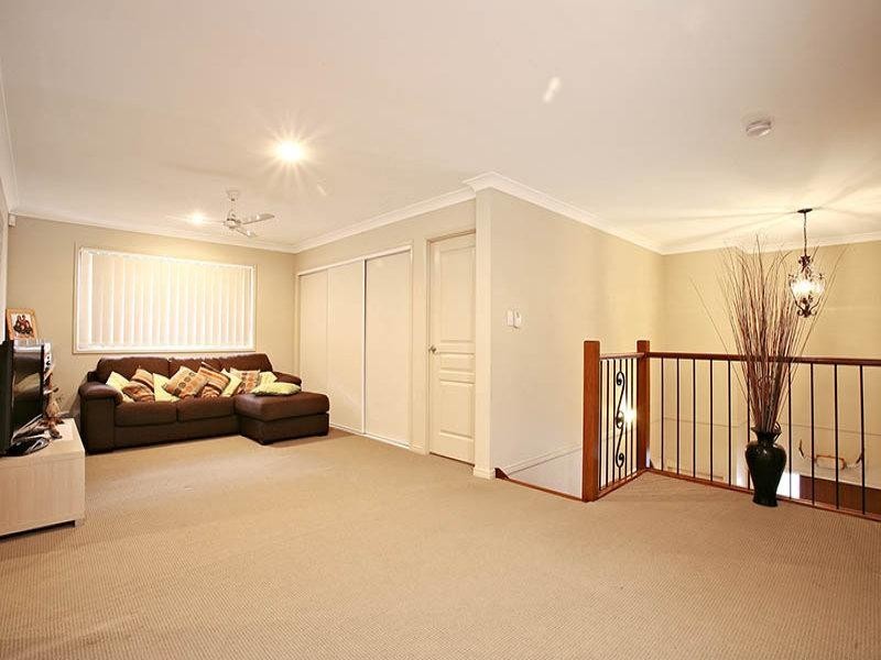 17 Caragh Crescent, Oxenford QLD 4210