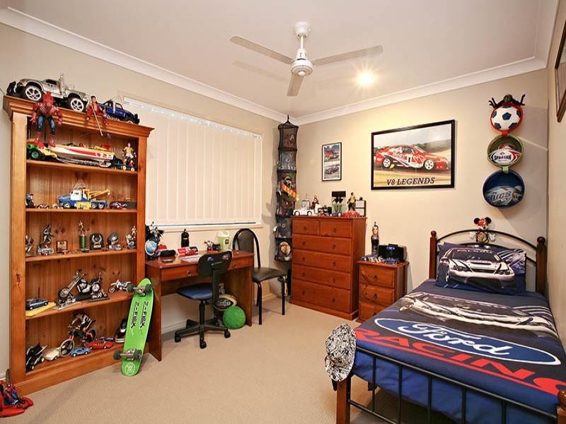 17 Caragh Crescent, Oxenford QLD 4210