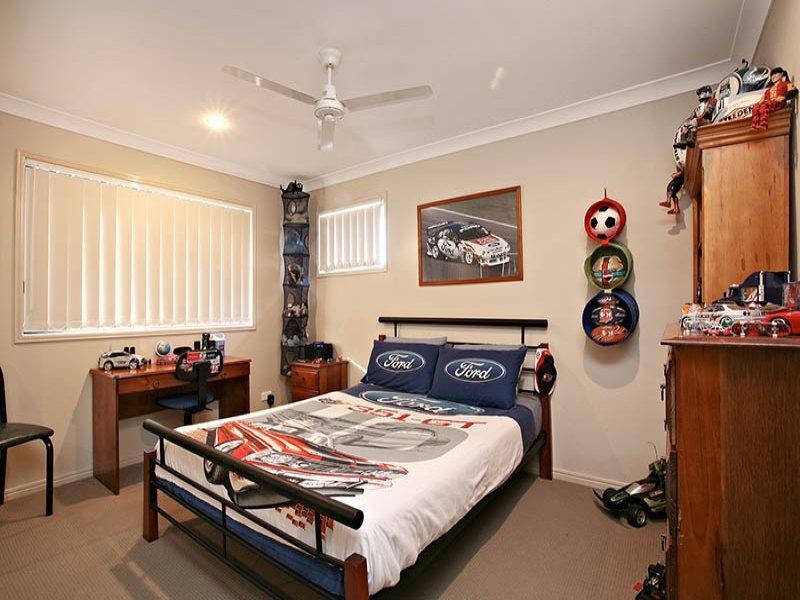 17 Caragh Crescent, Oxenford QLD 4210