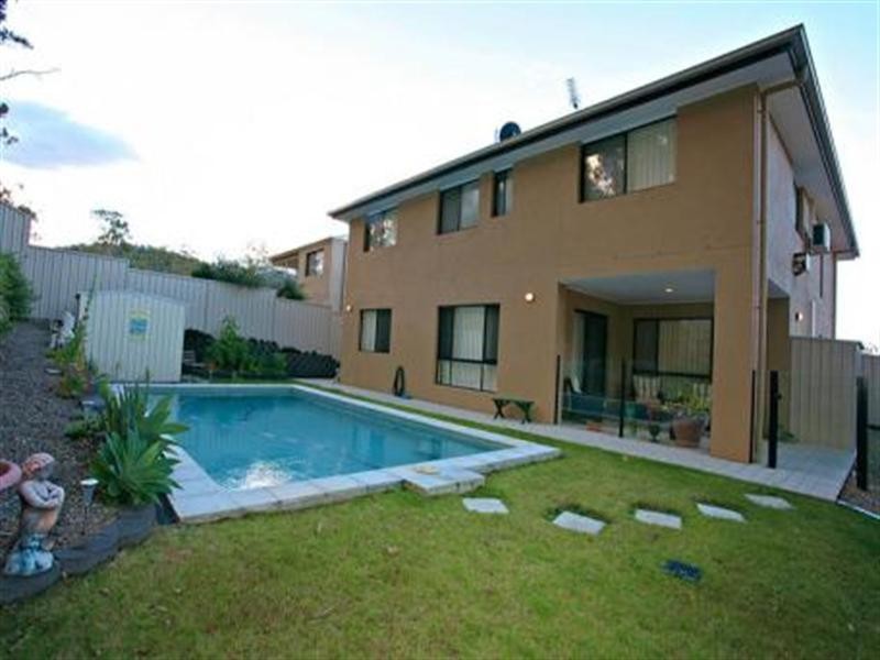 17 Caragh Crescent, Oxenford QLD 4210