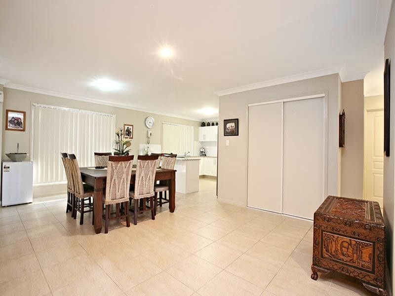 17 Caragh Crescent, Oxenford QLD 4210