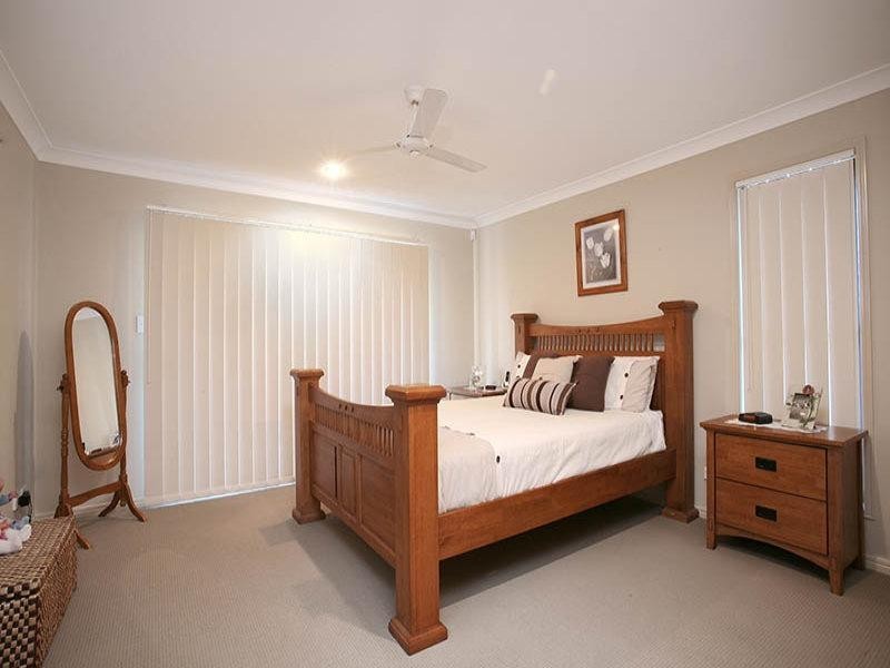 17 Caragh Crescent, Oxenford QLD 4210