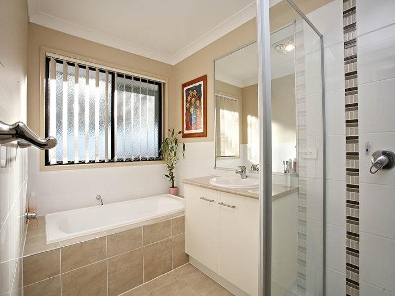 17 Caragh Crescent, Oxenford QLD 4210