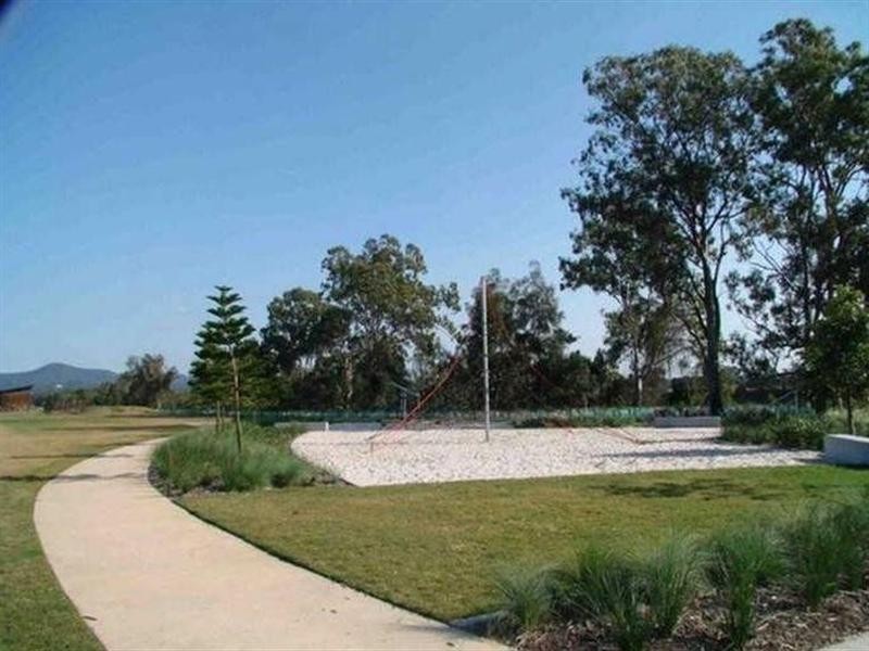 27 Ferrymans Court, Helensvale QLD 4212