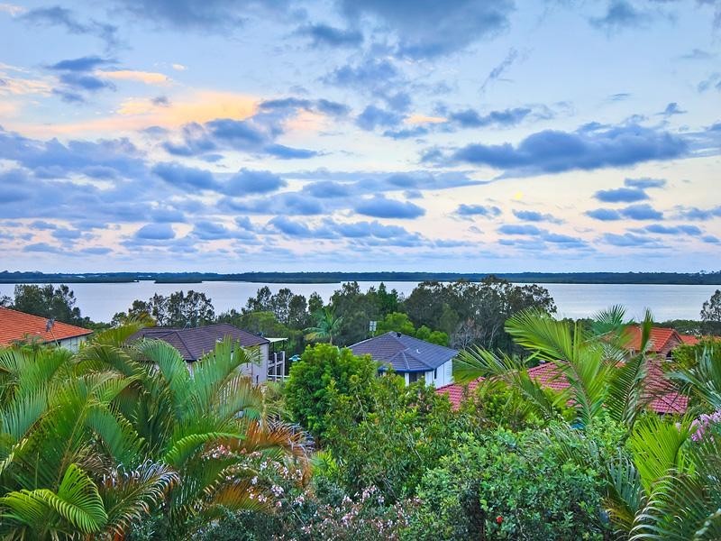 2 Urangan Court, Helensvale QLD 4212