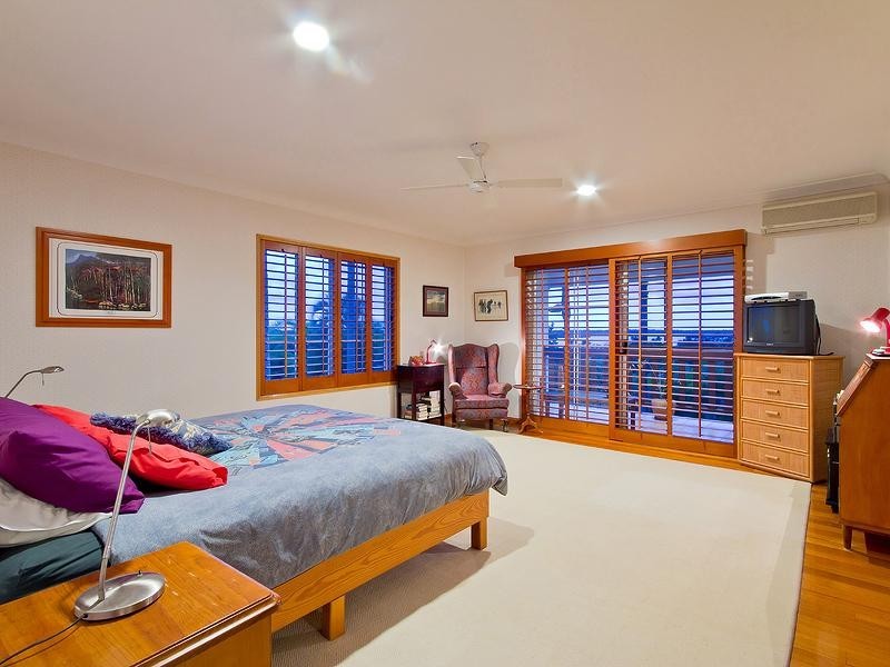 2 Urangan Court, Helensvale QLD 4212