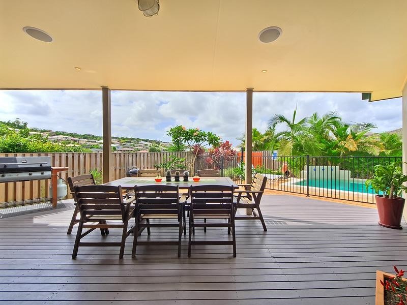 18 Kanangra Crescent, Pacific Pines QLD 4211