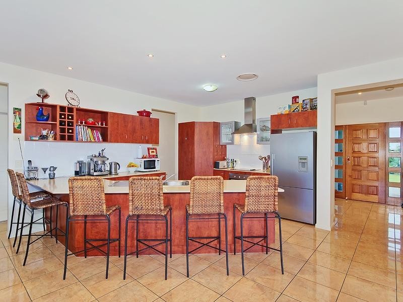 18 Kanangra Crescent, Pacific Pines QLD 4211