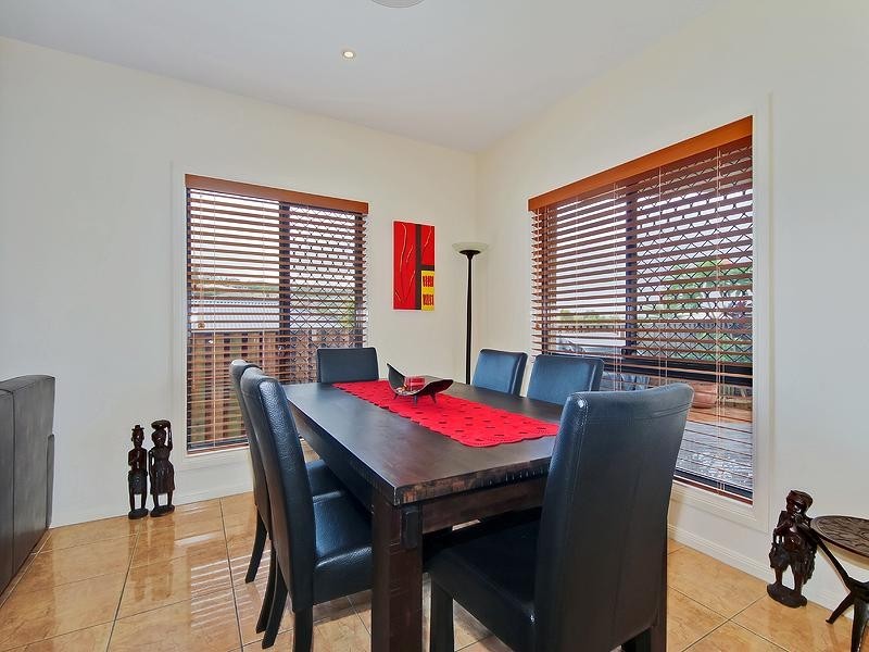 18 Kanangra Crescent, Pacific Pines QLD 4211