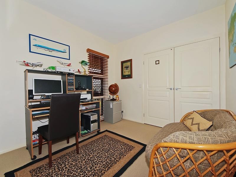 18 Kanangra Crescent, Pacific Pines QLD 4211