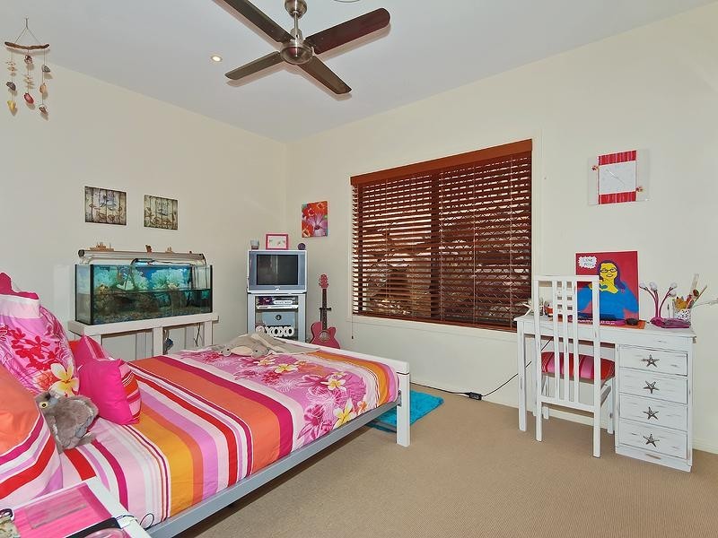 18 Kanangra Crescent, Pacific Pines QLD 4211