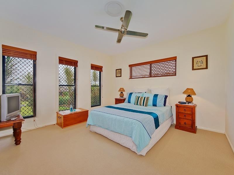 18 Kanangra Crescent, Pacific Pines QLD 4211